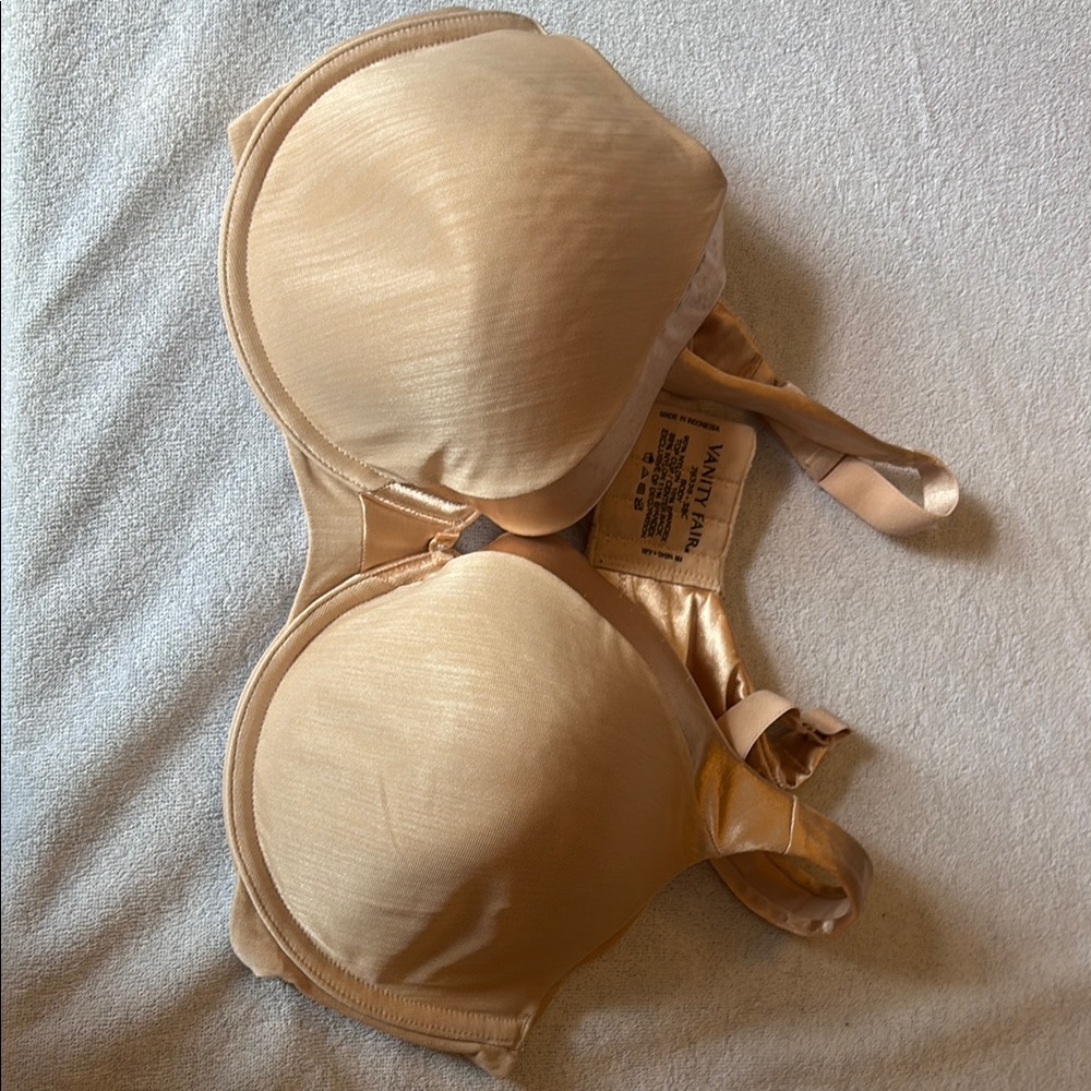 Vanity Fair 38C Tan Bra with Padded Cups and Underwire Support